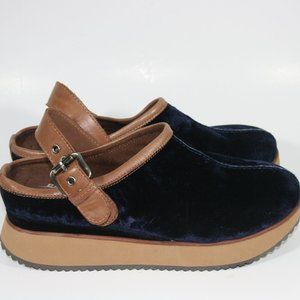Earth Shoes Navy Blue Velvet Lyra Clogs  Size 8.5 NWOB